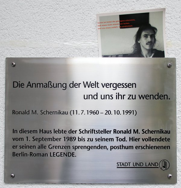Ansicht Gedenktafel Ronald M. Schernikau