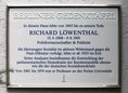 Ansicht Gedenktafel Richard Löwenthal - 2015