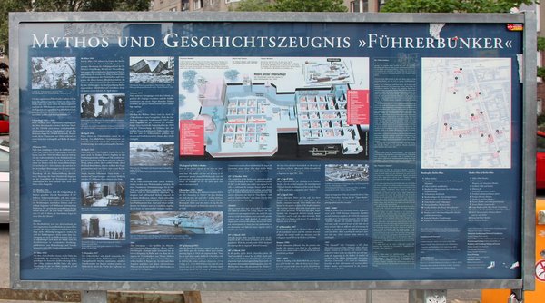 Ansicht Gedenktafel Mythos »Führerbunker«