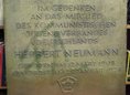 Ansicht Gedenktafel Herbert Neumann