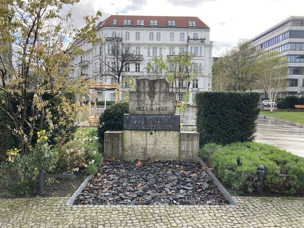 Ansicht Gedenktafel Opfer der nationalsozialistischen Konzentrationslager