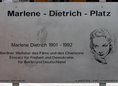 Ansicht Gedenktafel Marlene-Dietrich-Platz