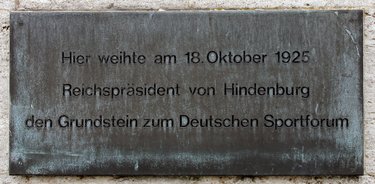 Ansicht Gedenktafel Deutsches Sportforum - Westend