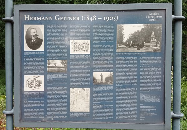 Blaue Infotafel mit Text und Bildern zum Gärtner Hermann Geitner