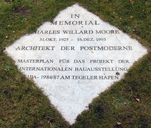 Ansicht Gedenktafel Charles Willard Moore - 2006 - Tegel