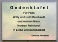 Ansicht Gedenktafel Lotti, Willy und Norbert Reinhardt