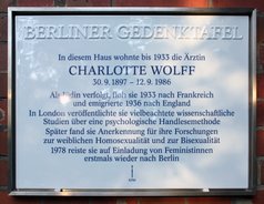 Ansicht Gedenktafel Charlotte Wolff - 2016 - Wilmersdorf