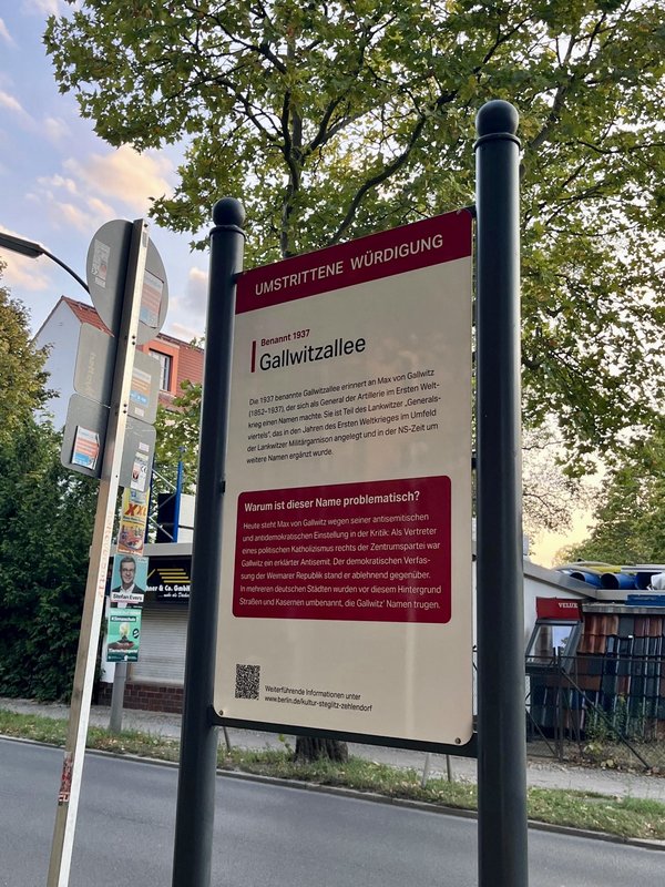 Ansicht Gedenktafel Umstrittene Würdigung - Gallwitzallee