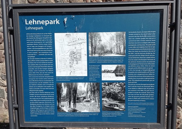 Informationstafel im Lehnepark mit Text, Karten und Fotos zur Geschichte und Gestaltung des Parks