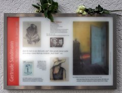 Ansicht Gedenktafel Gertrude Sandmann - 2014 - Schöneberg