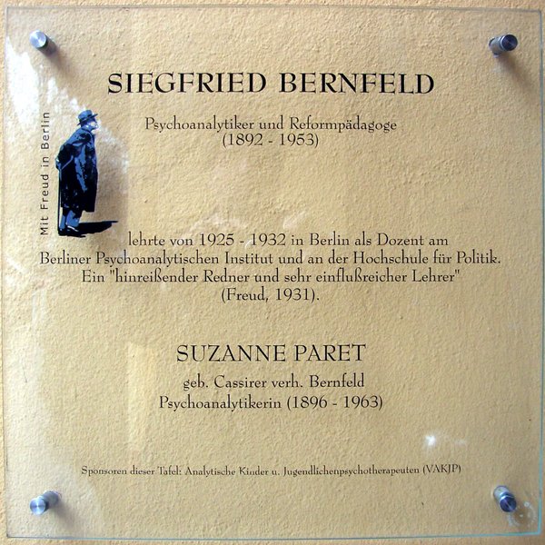 Ansicht Gedenktafel Siegfried und Suzanne Bernfeld