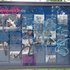 Informationstafel mit Text und historischen Fotos am Arnswalder Platz, teilweise mit Graffiti beschmiert