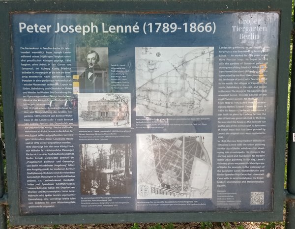 Informationstafel zu Peter Joseph Lenné mit Porträt, historischen Plänen und Fotos seiner Garten- und Landschaftsarchitektur in Berlin