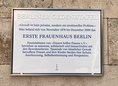 Ansicht Gedenktafel Erstes Frauenhaus in Berlin - 2022