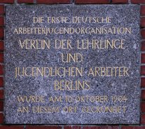 Ansicht Gedenktafel Verein der Lehrlinge und jugendlichen&nbsp;&hellip; - 1974 - Mitte