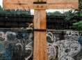 Ansicht Gedenktafel Kreuz für Verkehrstote