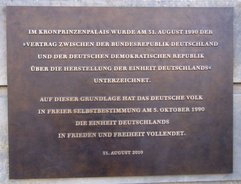 Ansicht Gedenktafel Deutsche Einheit (Vertragsunterzeichnung) - 2010 - Mitte