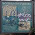 Informationstafel mit Text und historischen Karten, überdeckt von zahlreichen bunten Graffiti und Tags